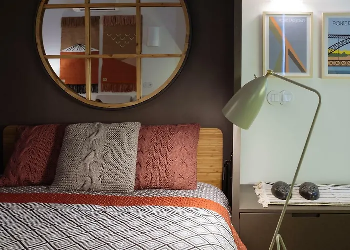 Homeintown Camoes - Modern And Quiet - Ac & Fast Wifi Near Trindade Metro Station Апартаменты