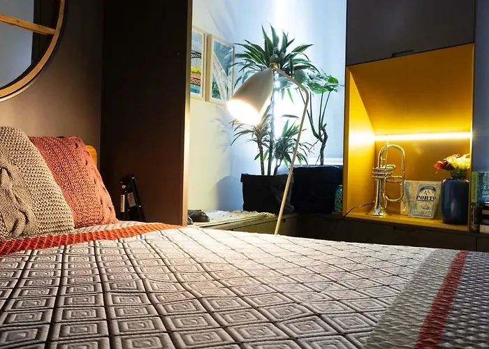 Апартаменты Homeintown Camoes - Modern And Quiet - Ac & Fast Wifi Near Trindade Metro Station *