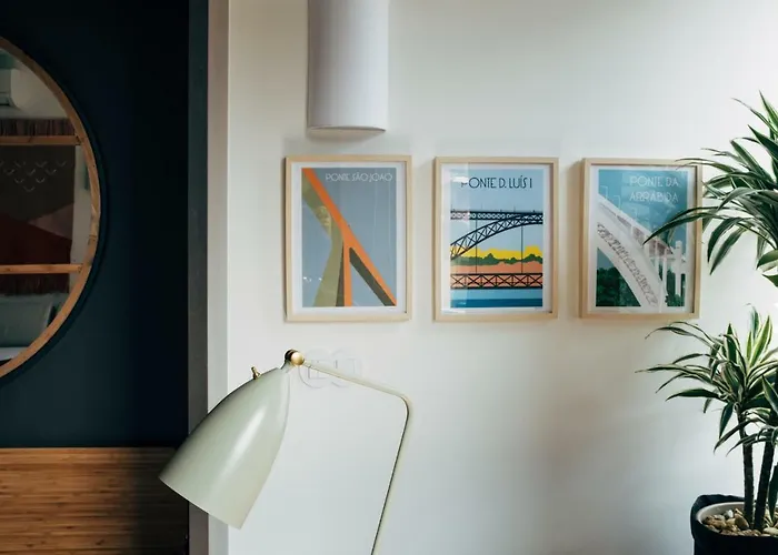 Апартаменты Homeintown Camoes - Modern And Quiet - Ac & Fast Wifi Near Trindade Metro Station *