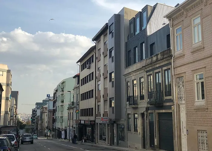 Homeintown Camoes - Modern And Quiet - Ac & Fast Wifi Near Trindade Metro Station Апартаменты *