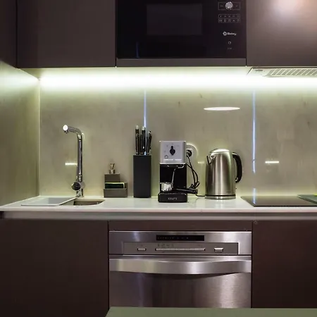 Homeintown Camoes - Downtown Elegant Ac & Wifi * Порту