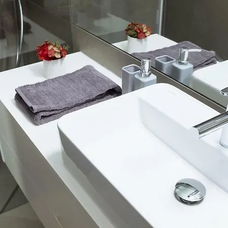 Homeintown Camoes - Downtown Elegant Ac & Wifi * Porto