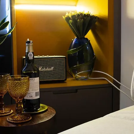 Homeintown Camoes - Modern And Quiet Central Studio - Ac & Fast Wifi Near Trindade Metro Station Apartman Porto