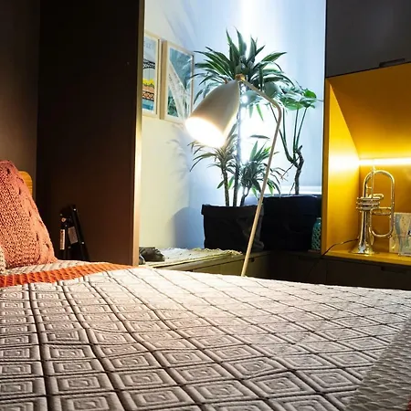 Апартаменты Homeintown Camoes - Downtown Elegant Ac & Wifi *