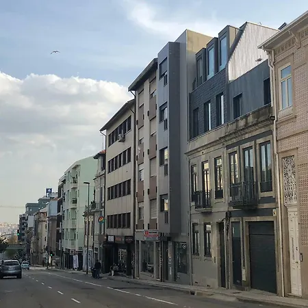 Homeintown Camoes - Modern And Quiet Central Studio - Ac & Fast Wifi Near Trindade Metro Station Apartman *