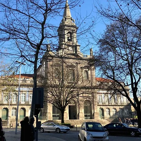 Homeintown Camoes - Downtown Elegant Ac & Wifi Apartamento