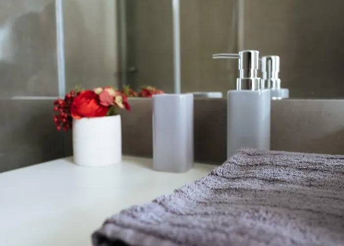 Homeintown Camoes - Modern And Quiet - Ac & Fast Wifi Near Trindade Metro Station * Πόρτο