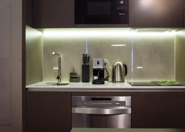 Homeintown Camoes - Modern And Quiet - Ac & Fast Wifi Near Trindade Metro Station * Πόρτο