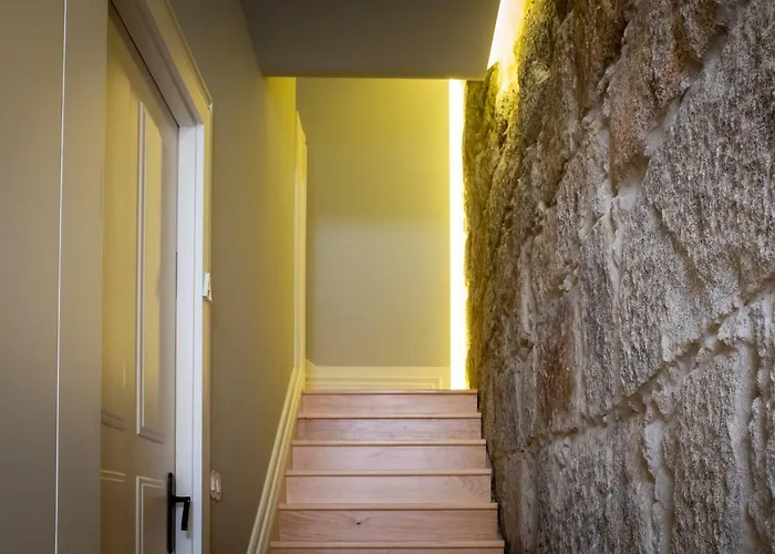 Homeintown Camoes - Modern And Quiet - Ac & Fast Wifi Near Trindade Metro Station * Πόρτο