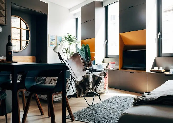 Apartment Homeintown Camões - Modern&quiet - Ac&fast Wifi Near Trindade Metro Station Porto