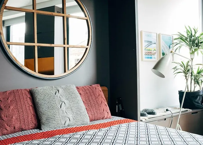 Homeintown Camoes - Modern And Quiet - Ac & Fast Wifi Near Trindade Metro Station Πόρτο