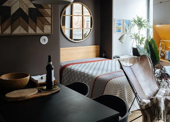 Homeintown Camoes - Modern And Quiet - Ac & Fast Wifi Near Trindade Metro Station Πόρτο