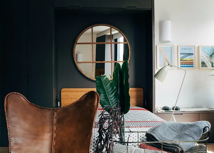 Homeintown Camões - Modern&quiet - Ac&fast Wifi Near Trindade Metro Station Apartment