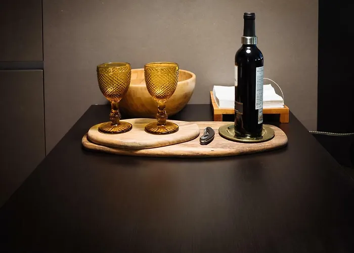 Homeintown Camoes - Modern And Quiet - Ac & Fast Wifi Near Trindade Metro Station Διαμέρισμα *