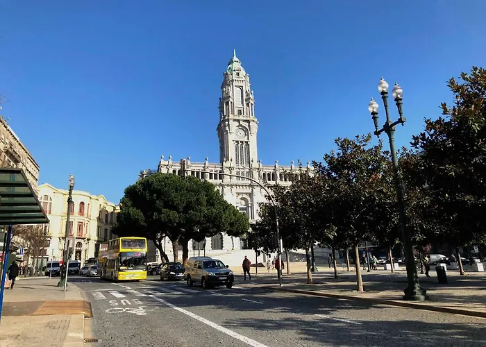 Homeintown Camões - Modern&quiet - Ac&fast Wifi Near Trindade Metro Station