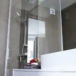Homeintown Camões - Modern&quiet - Ac&fast Wifi Near Trindade Metro Station Apartment