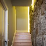 Homeintown Camões - Modern&quiet - Ac&fast Wifi Near Trindade Metro Station * Porto