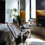 Apartment Homeintown Camões - Modern&quiet - Ac&fast Wifi Near Trindade Metro Station Porto