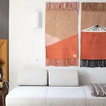 Apartment Homeintown Camões - Modern&quiet - Ac&fast Wifi Near Trindade Metro Station Porto