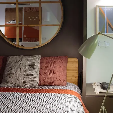 Homeintown Camoes - Modern And Quiet - Ac & Fast Wifi Near Trindade Metro Station Apartman