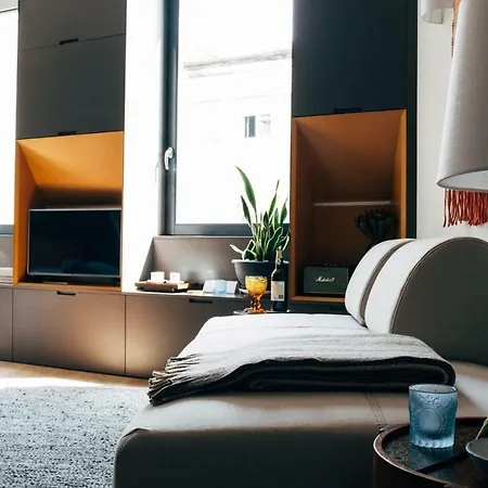 Apartman Homeintown Camoes - Modern And Quiet - Ac & Fast Wifi Near Trindade Metro Station