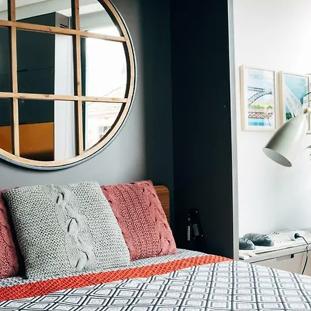 Homeintown Camões - Modern&quiet - Ac&fast Wifi Near Trindade Metro Station Porto